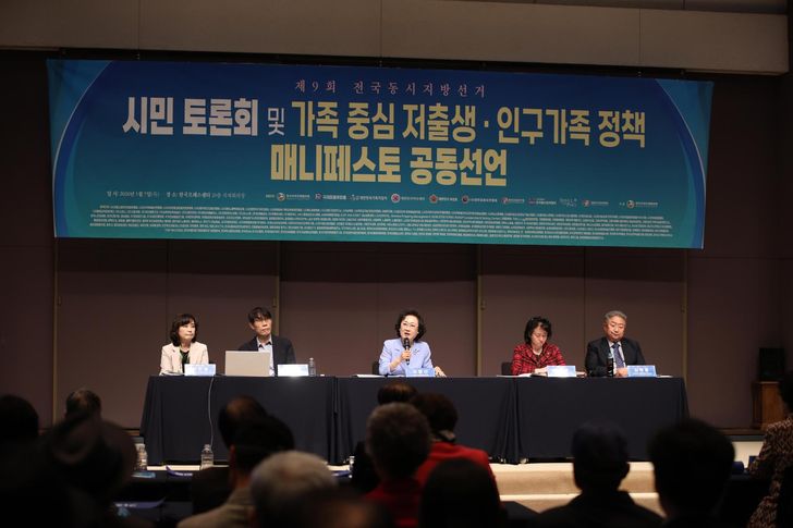 이명선 교수 진행 중